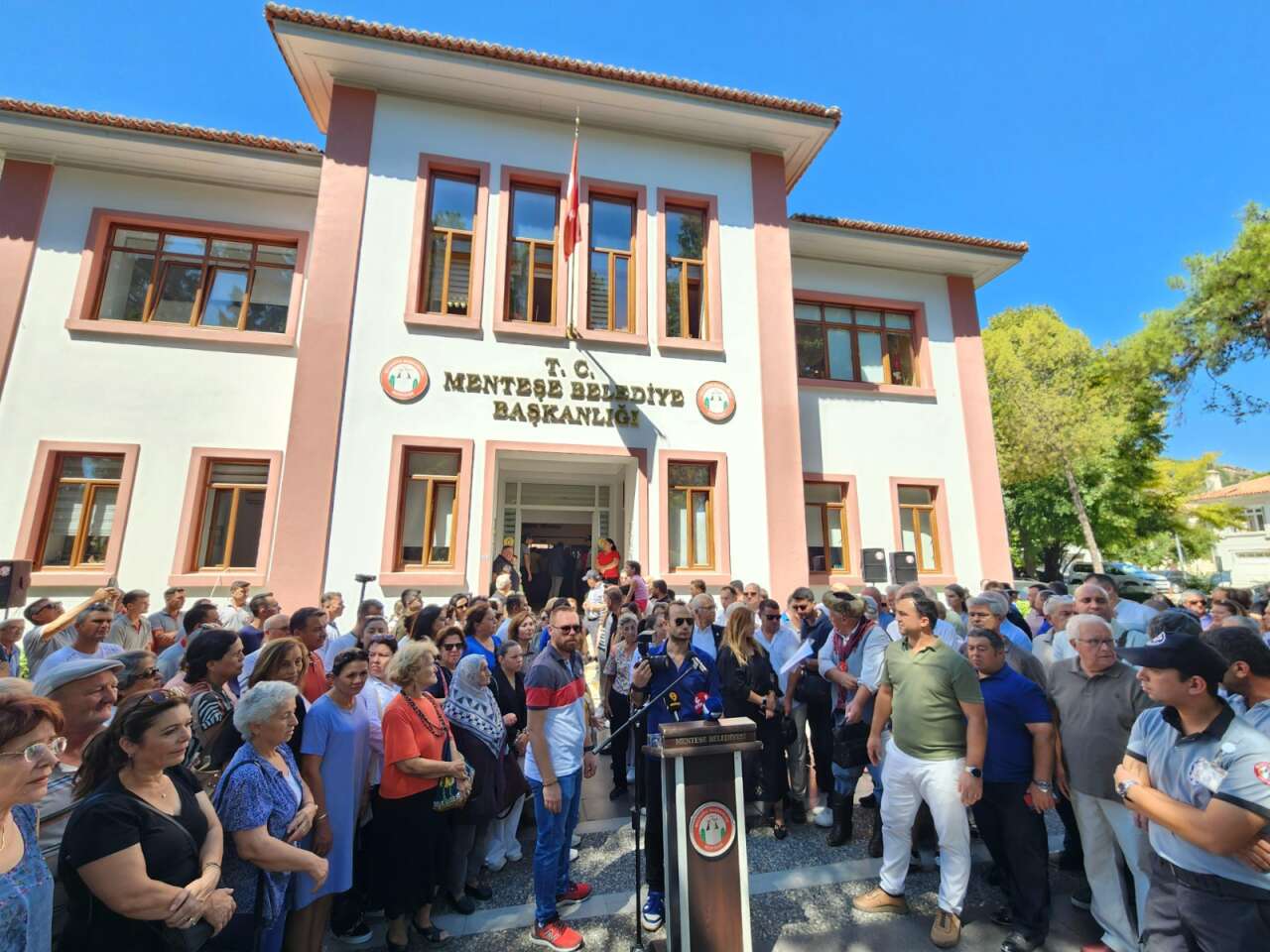 Başkan Aras’ın Ailesine Saldırıyla Bağlantılı Şüpheli Çatıdan Düşerek Öldü 2